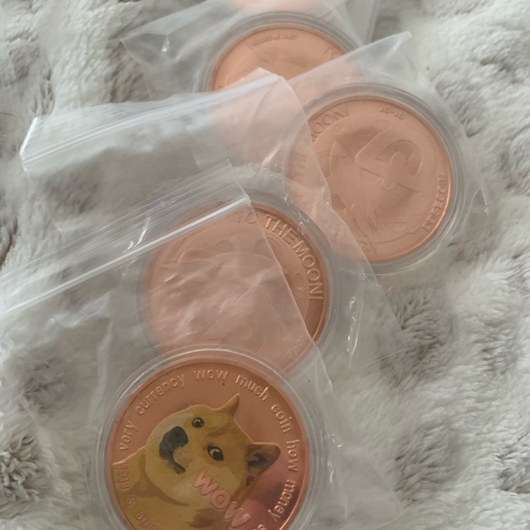 Dogecoin To The Moon Collectables - Picture 4 of 9